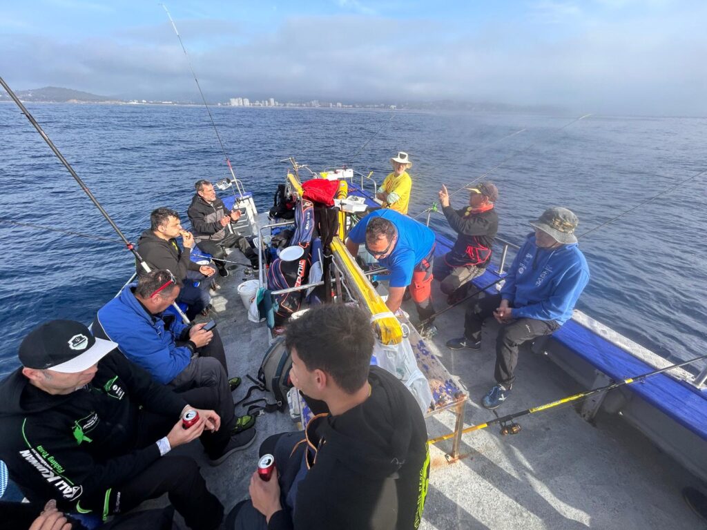 Nova iniciativa per part de lAEPMSFG on han organizat una sortida de pesca des de embarcació per a tots els socis en una mateixa barca per tal de fer germanor, on han disfrutat d'un magnific dia de pesca I d'un bon esmorzar
